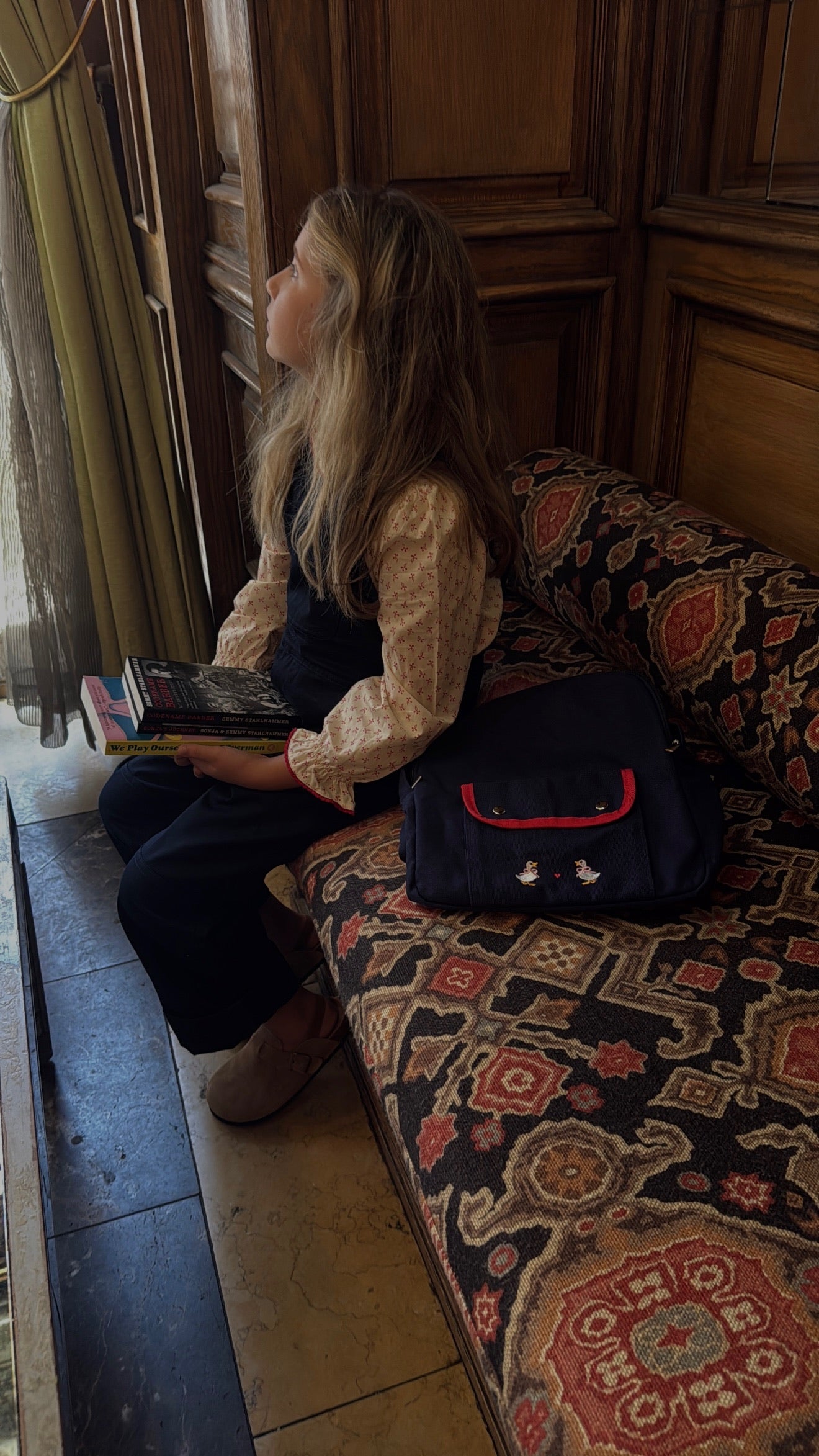 Schoolbag round