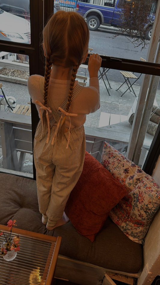 Dainty bow
