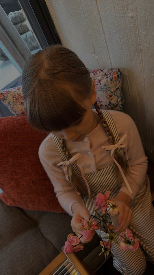 Dainty bow